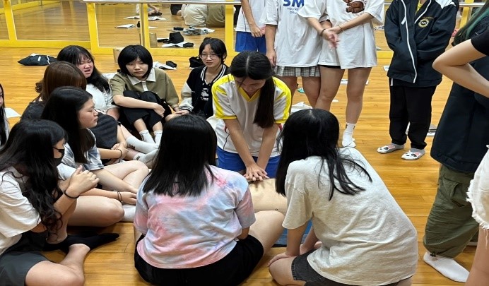 學生模擬心肺復甦術-CPR考照測驗